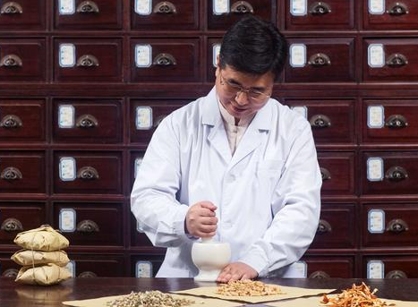 民間中醫考取中醫醫師證：傳承與規范的雙重選擇